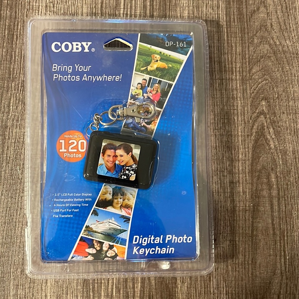 NIB coby Digital Photo Keychain. Holds up to 120 photos.